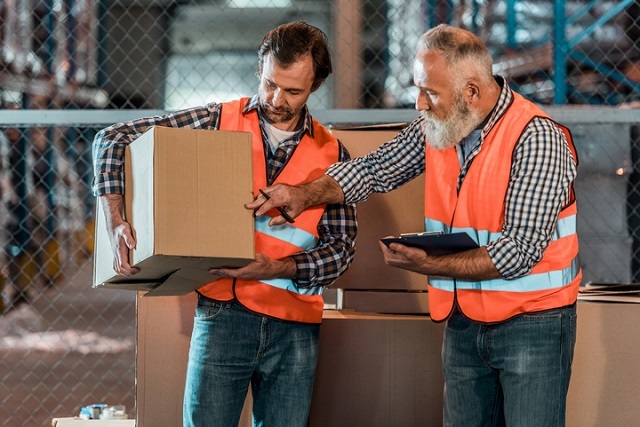 Label the packing boxes for recognition